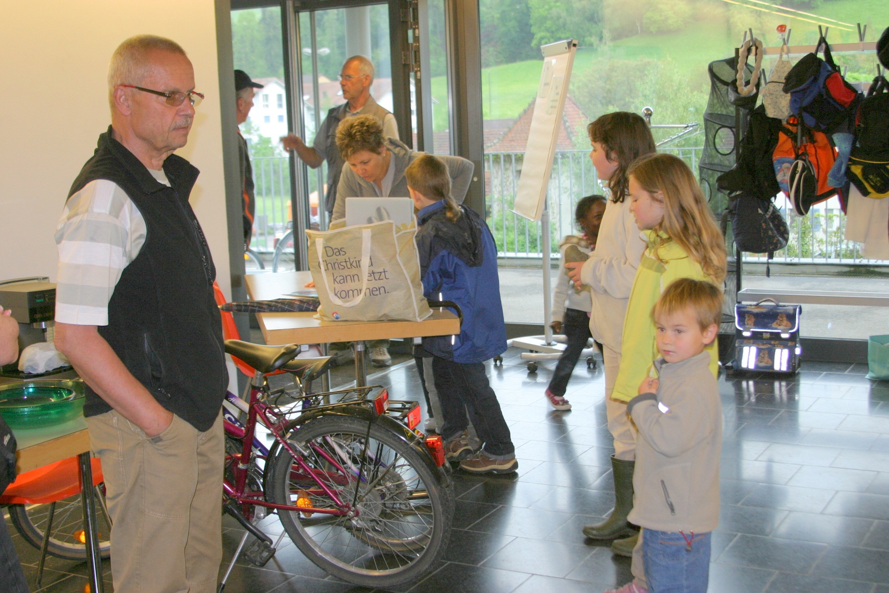 Viele Kostbarkeiten lagen zum Besitzerwechsel bereit und weckten das Interesse der Besucher.